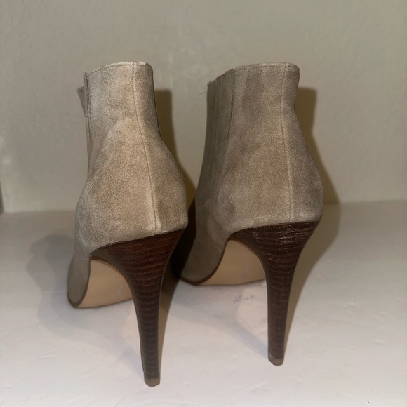 Halogen | Camden Suede Peep Toe Bootie in Taupe size 9 - Picture 5 of 8